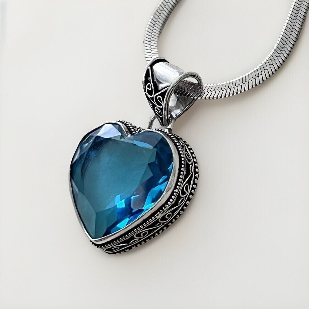 Elegant Blue Heart Pendant Necklace - Picture 4 of 11